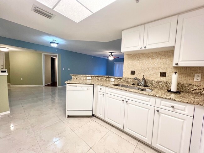 Building Photo - 1100 Crestwood Ct S