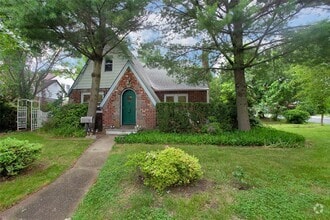 Building Photo - 72 Berkshire Rd