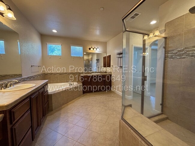 Building Photo - Gated Penryn Patio 2 Story Home, 3 Bedroom...