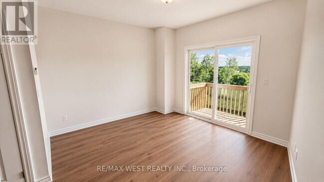 Building Photo - 15 Inverary Cres