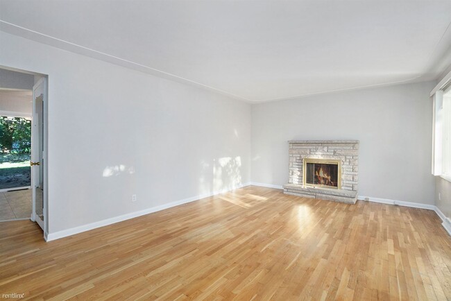 Foto del edificio - 3 br, 2.5 bath House - 139 Fairway Dr