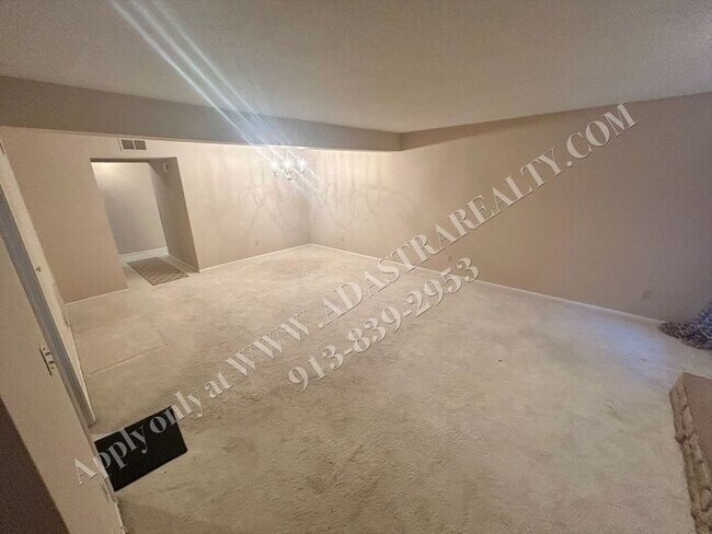 Foto del edificio - Spacious 2 Bed 2 Bath Ground Floor Unit-Coming SOON!!