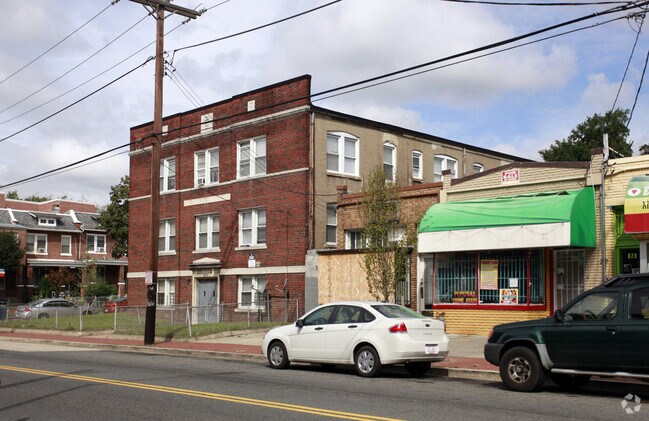 Building Photo - 839 Kennedy St NW