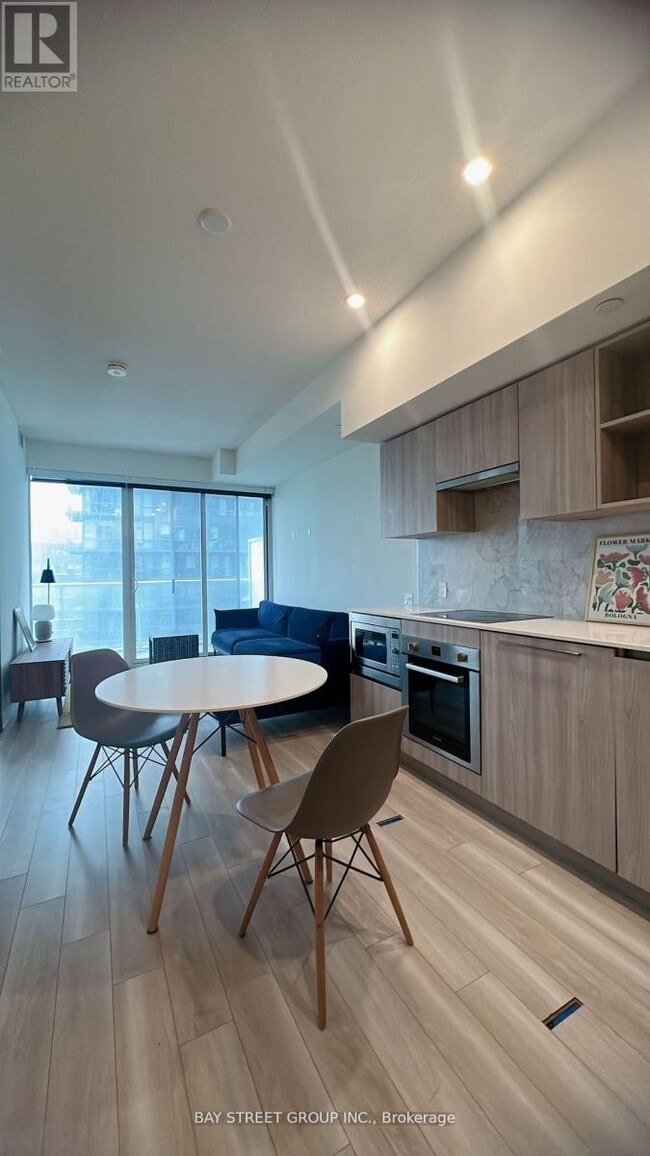 Photo du bâtiment - 19 Bathurst St