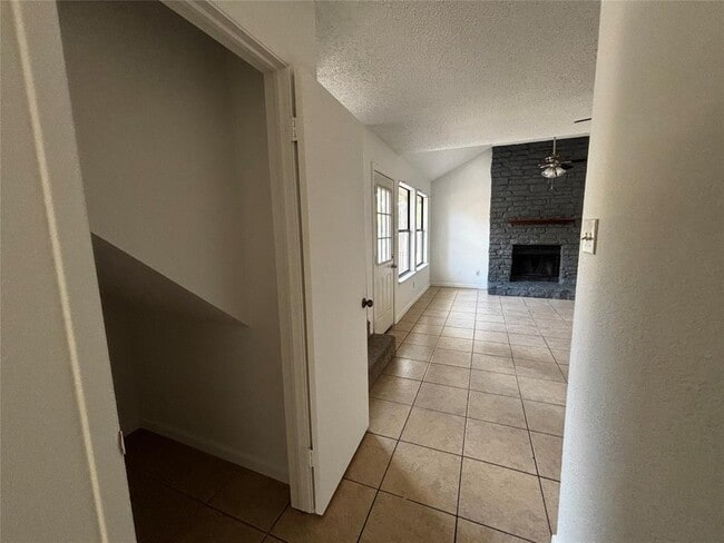 Foto del edificio - 12413 Deer Falls Dr