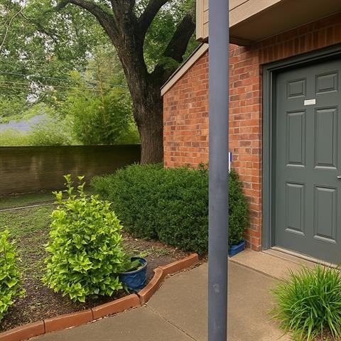 Foto del edificio - 9254 Forest Ln