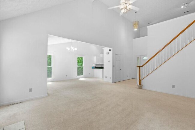 Building Photo - 392 Sanford Dr