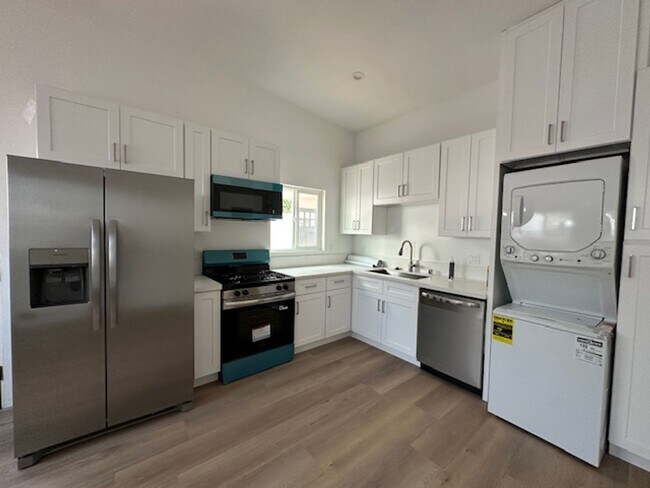 Foto del edificio - Looking for comfort, privacy, and modern l...