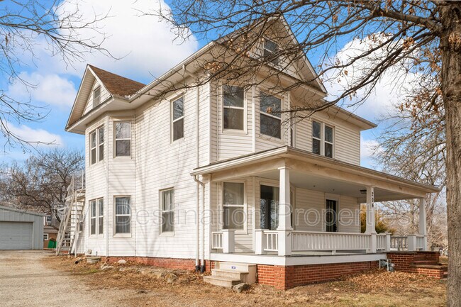 Building Photo - 204 Bury St
