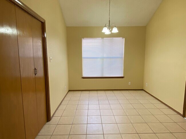 Foto del edificio - 1441 Gene Torres Dr