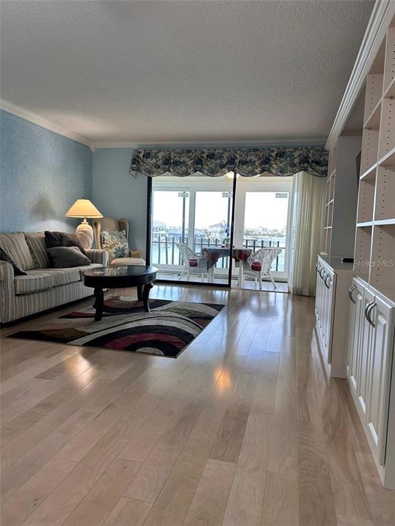Foto del edificio - 868 Bayway Blvd