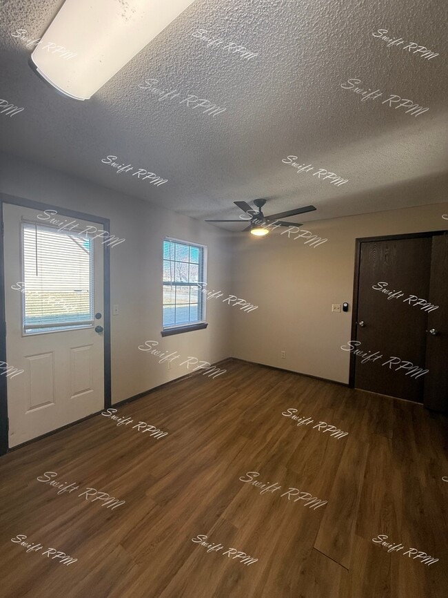 Foto del edificio - 6704 W 150th St