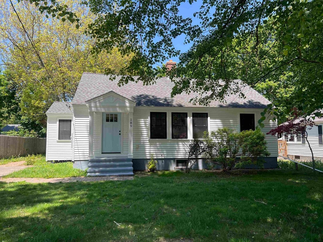 Primary Photo - 189 Colonial Dr