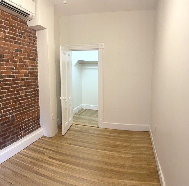 Building Photo - 174 Newbury St