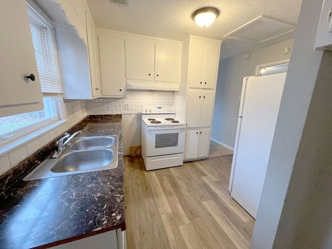 Building Photo - 428 13th Ct NW