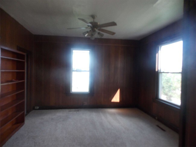 Building Photo - 221 N Yellow Springs St