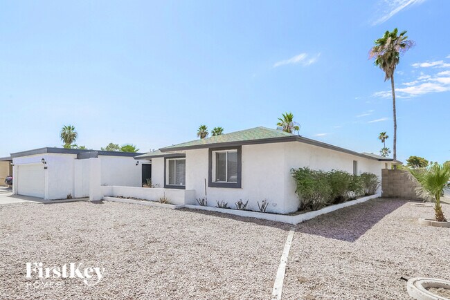Building Photo - 10437 W Campbell Ave