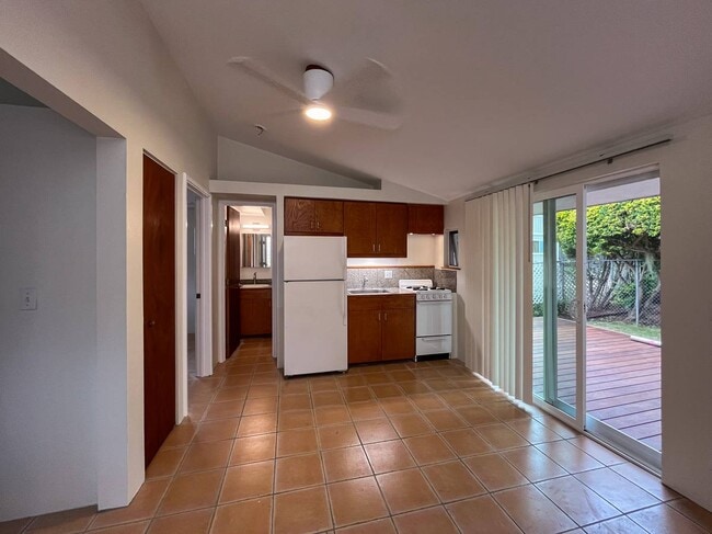 Kitchen/ Living - 2153 Atherton Rd