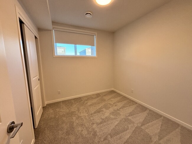 Building Photo - 45 Creekview Mnr SW