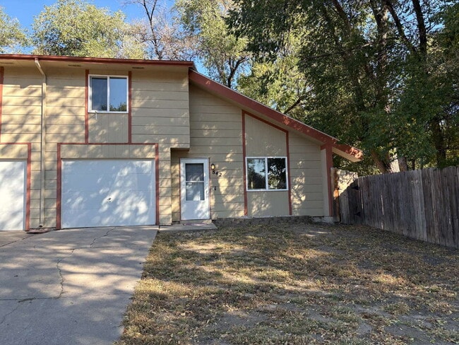 2 bedroom duplex - Bennett - 2 bedroom duplex - Bennett Apartment