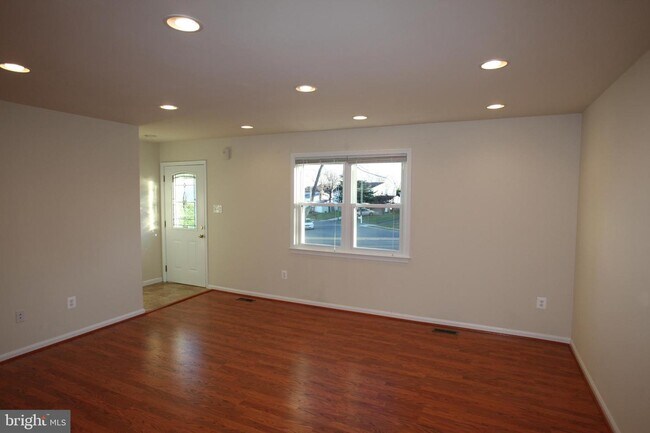 Building Photo - 1316 Bayshire Ln