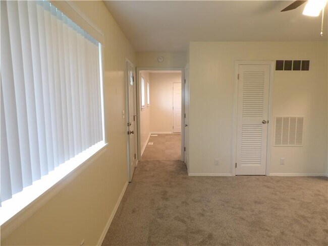 Building Photo - 3390 Cedar Tree Ln