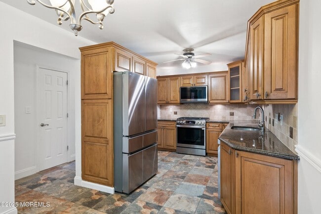 Building Photo - 62 Woodmere Dr