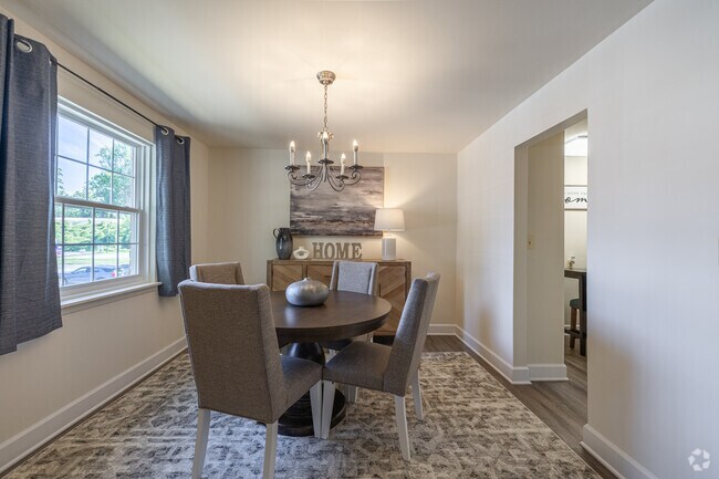 2 habitaciones, 2 baños - 120 m² - El Chateau - Comedor - The Brittany Apartments