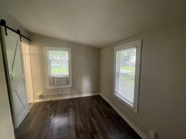 Interior Photo - 1333 22nd St