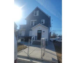 Building Photo - 17 W Talbott St