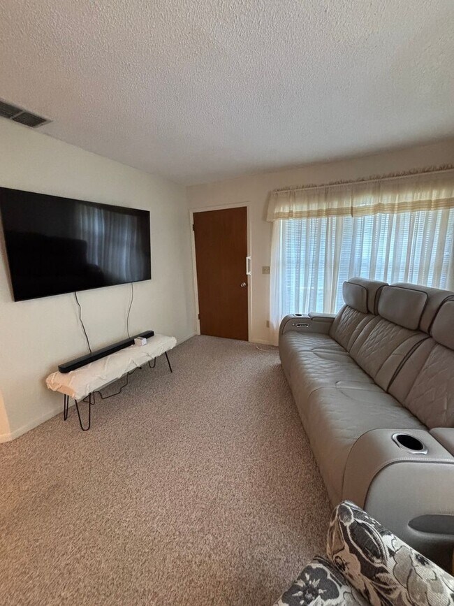 Foto del edificio - FURNISHED RENTAL IN GATED ORANGE BLOSSOM RANCH