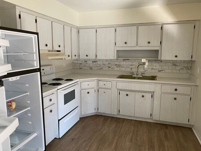 Foto del edificio - Ready to move in photos to come
