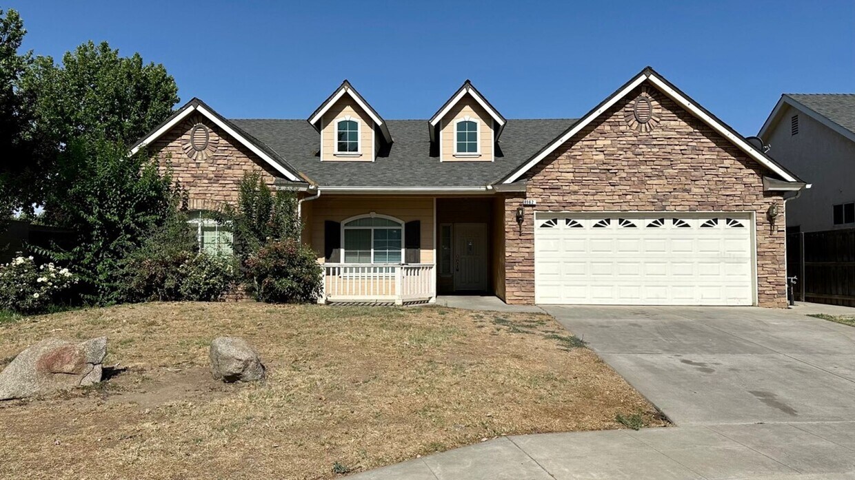 Foto principal - $2,395 Shepherd & Chestnut, 4 Bedroom Home...