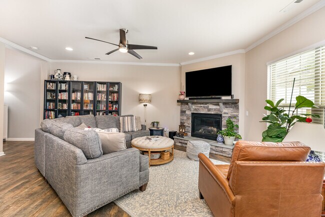 Gas fireplace and TV moistness included - 6006 Cadence Ln