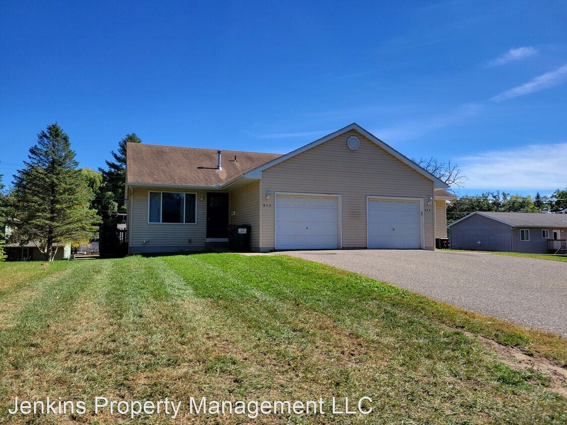 4 br, 2 bath House 810 State St House for Rent in River Falls, WI