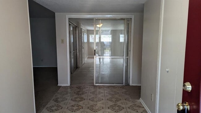 Building Photo - 6815 Moss Oaks Dr