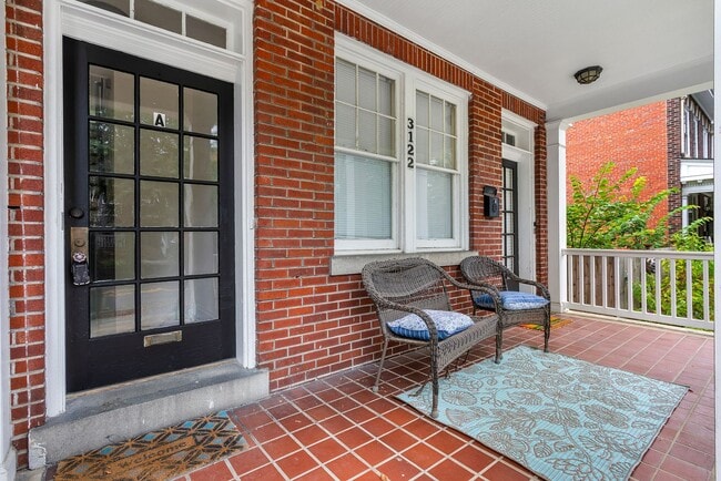 Building Photo - SPACIOUS 3 BEDROOM MUSEUM DISTRICT APARTMENT