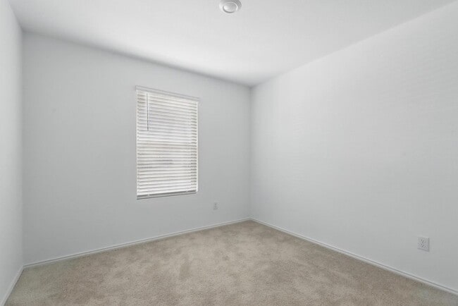 Building Photo - 1364 Beach Dr