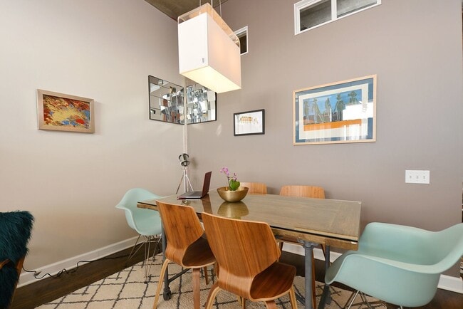 Foto del edificio - 900 N Kingsbury St