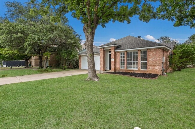 Building Photo - 1810 Coral Dr