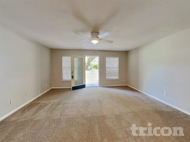 Foto del edificio - 2018 Whispering Sands Ct