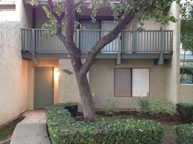 Foto del edificio - 1472 Camelot Dr