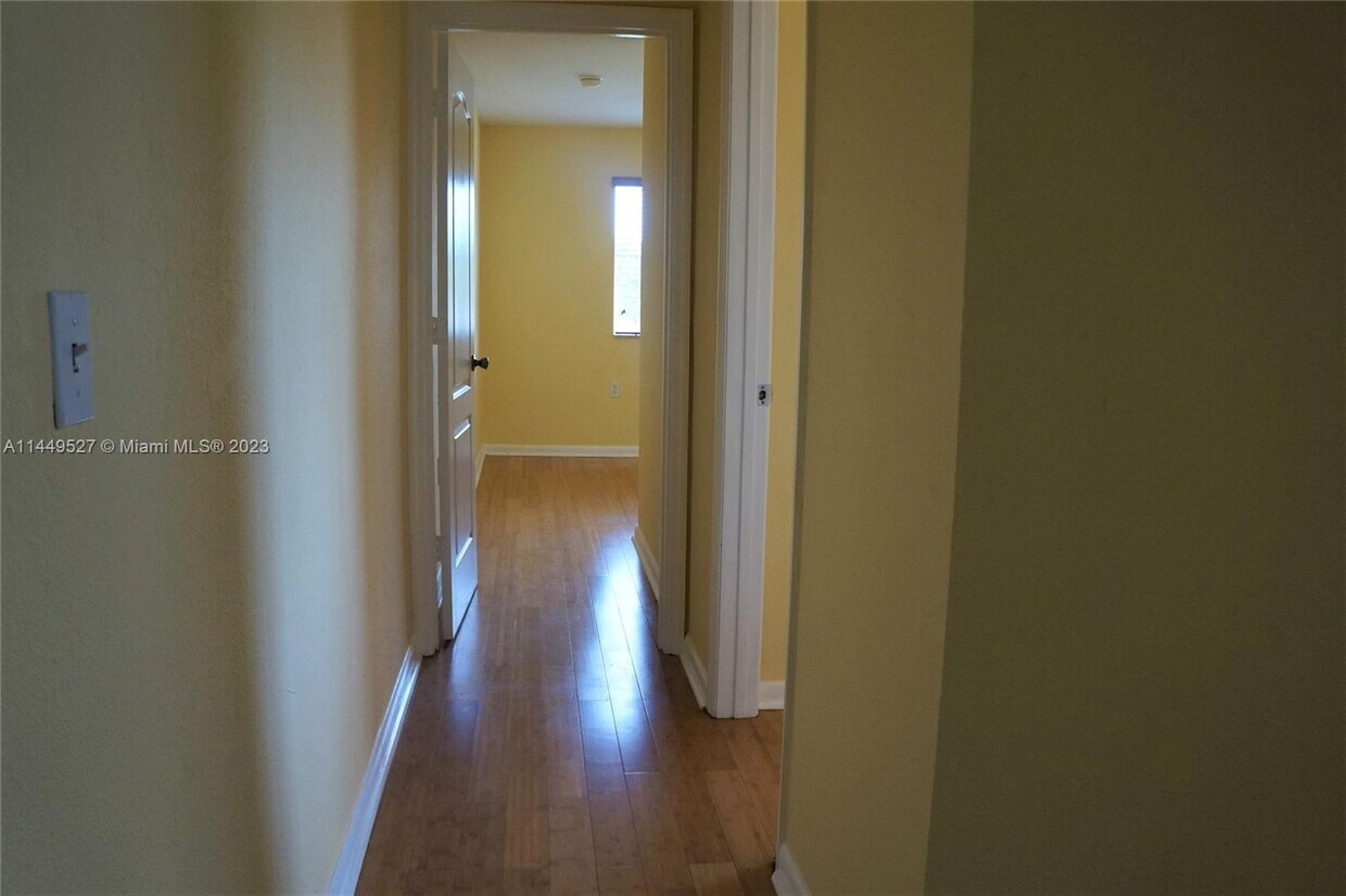 421 NW 40Th Ct, Oakland Park, FL 33309 - Townhome Rentals in Oakland Park  FL | Apartments.com