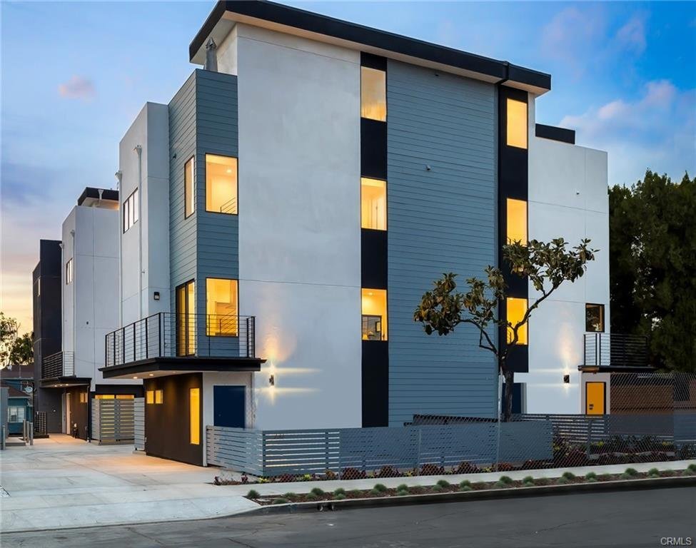 Foto principal - 231 1/2 North Burlington Avenue, Los Angel...