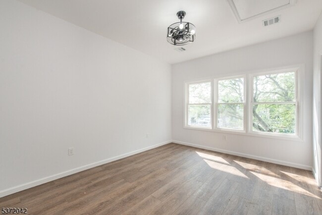 Building Photo - 62 Grace St