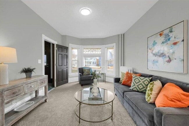 Building Photo - 1055 7th St W