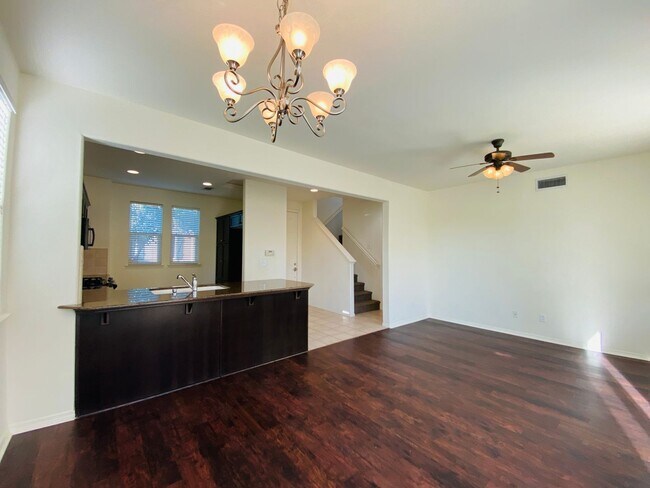 Foto del edificio - $2,150 Zero Deposit Ask Me How, Harlan Ran...