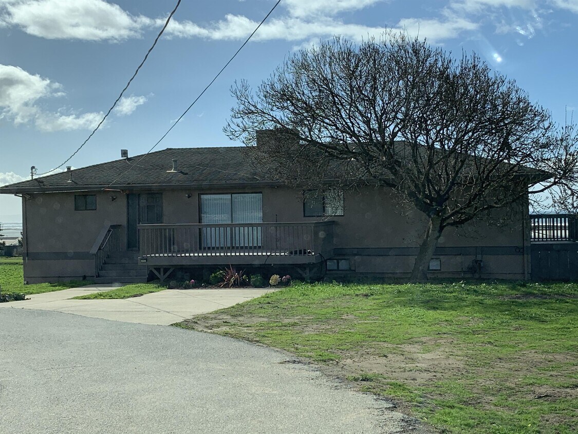 Primary Photo - 65 Bluff Rd