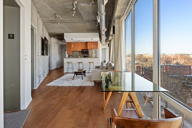 Foto del edificio - 3110 N Greenview Ave