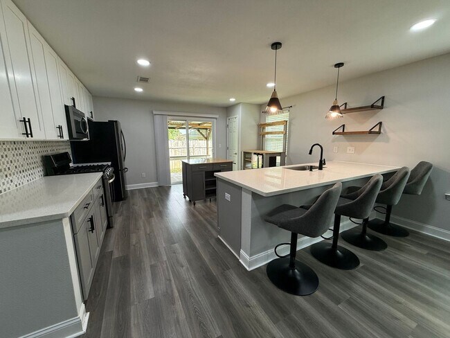 Foto del edificio - Pensacola - Springdale Forest - 3 bedroom, 2 bathroom